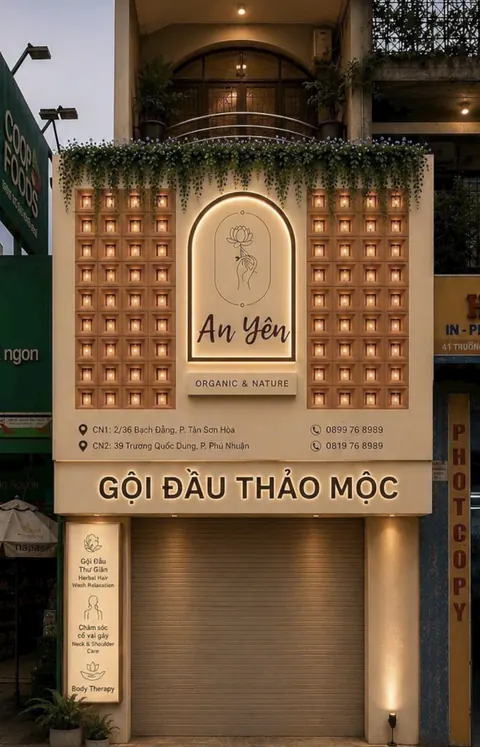 An Yên Holistic Healing Spa storefront with lotus signage at 2/36 Bạch Đằng, Sài Gòn